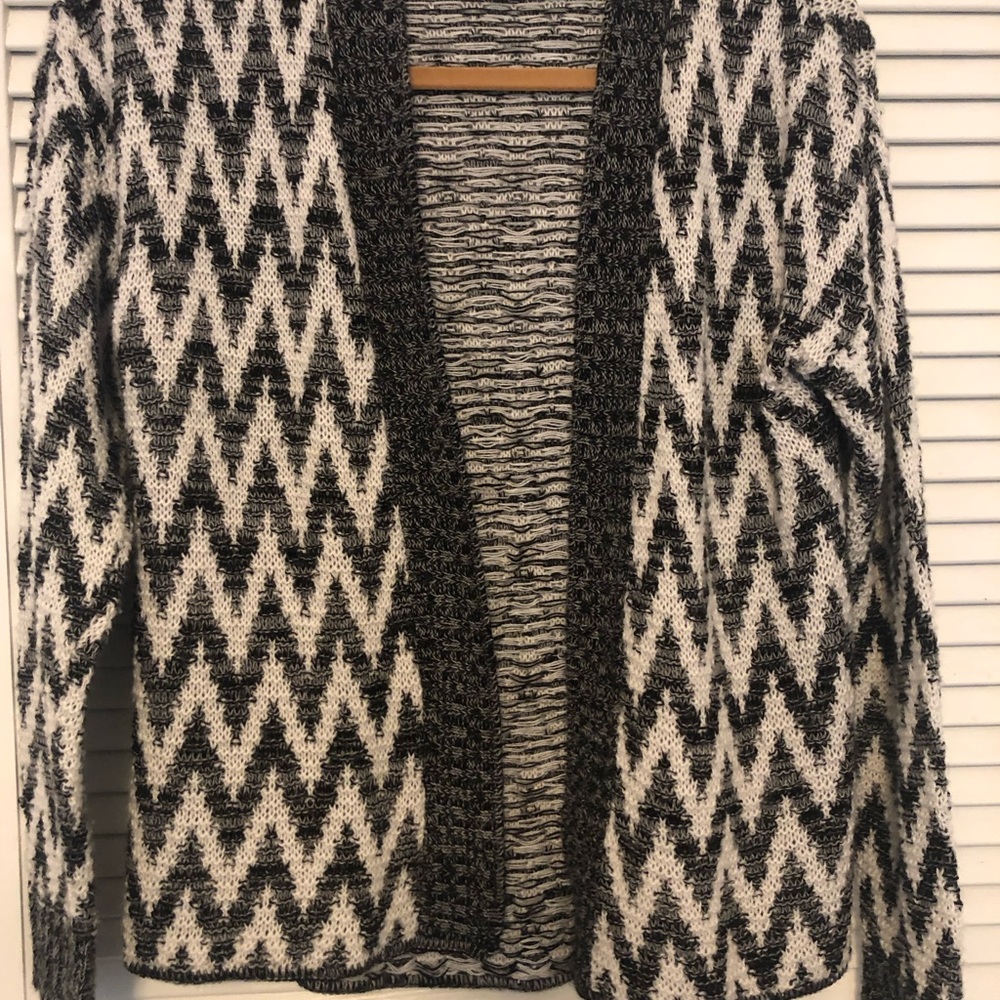 Open front long sleeved black and white cardigan